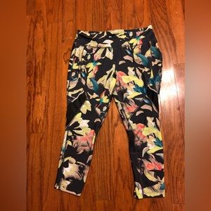 Avía Floral Capri Leggings